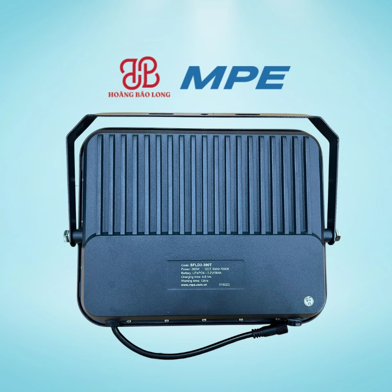 Đèn năng lượng mặt trời MPE 300w SFLD3-300T Đèn năng lượng mặt trời MPE 300w SFLD3-300T MẶT SAU ĐÈN