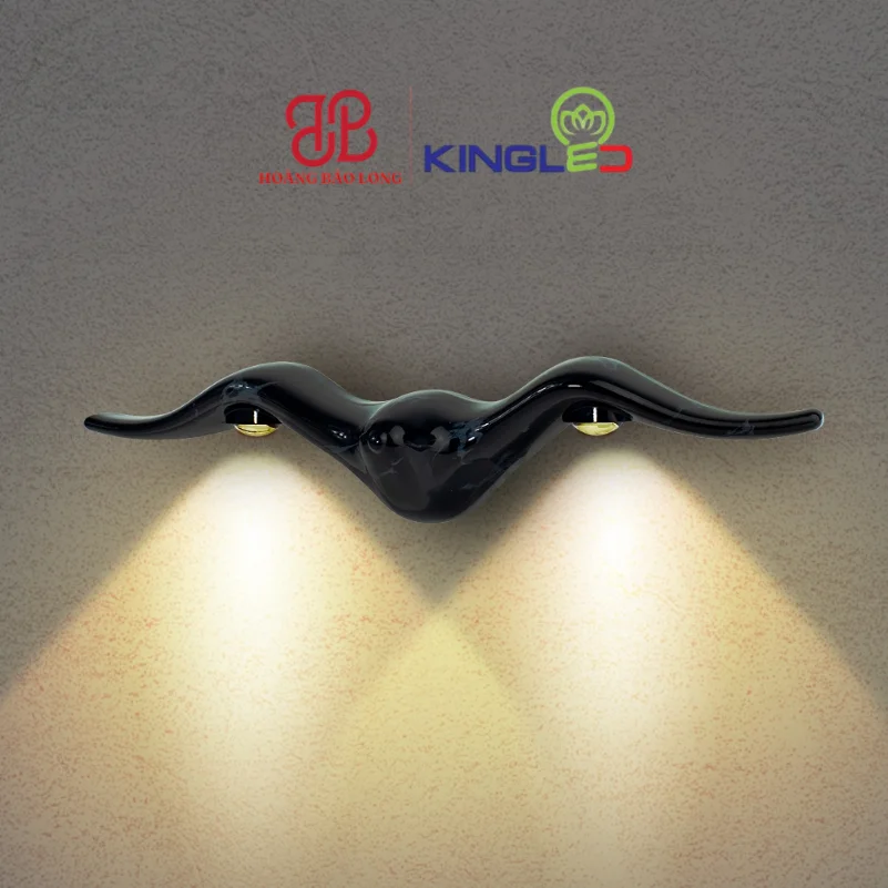 ĐÈN LED GẮN TƯỜNG NGOÀI TRỜI 10W LWA8088 KingLed Đèn tường LED trang trí LWA919-BK Kingled vỏ đen thiết kế hình khối vát chéo độc đáo, vệt sáng hắt tường 2 đầu nghệ thuật, chống nước IP65 bền đẹp.